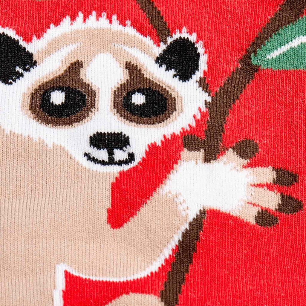 Knehøye sokker med slow loris-motiv