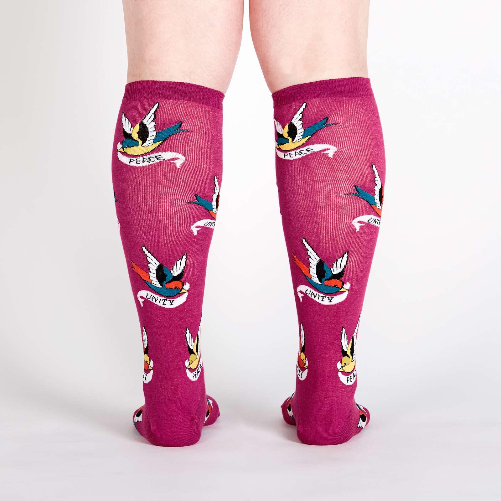 Knehøye sokker med fuglemotiv
