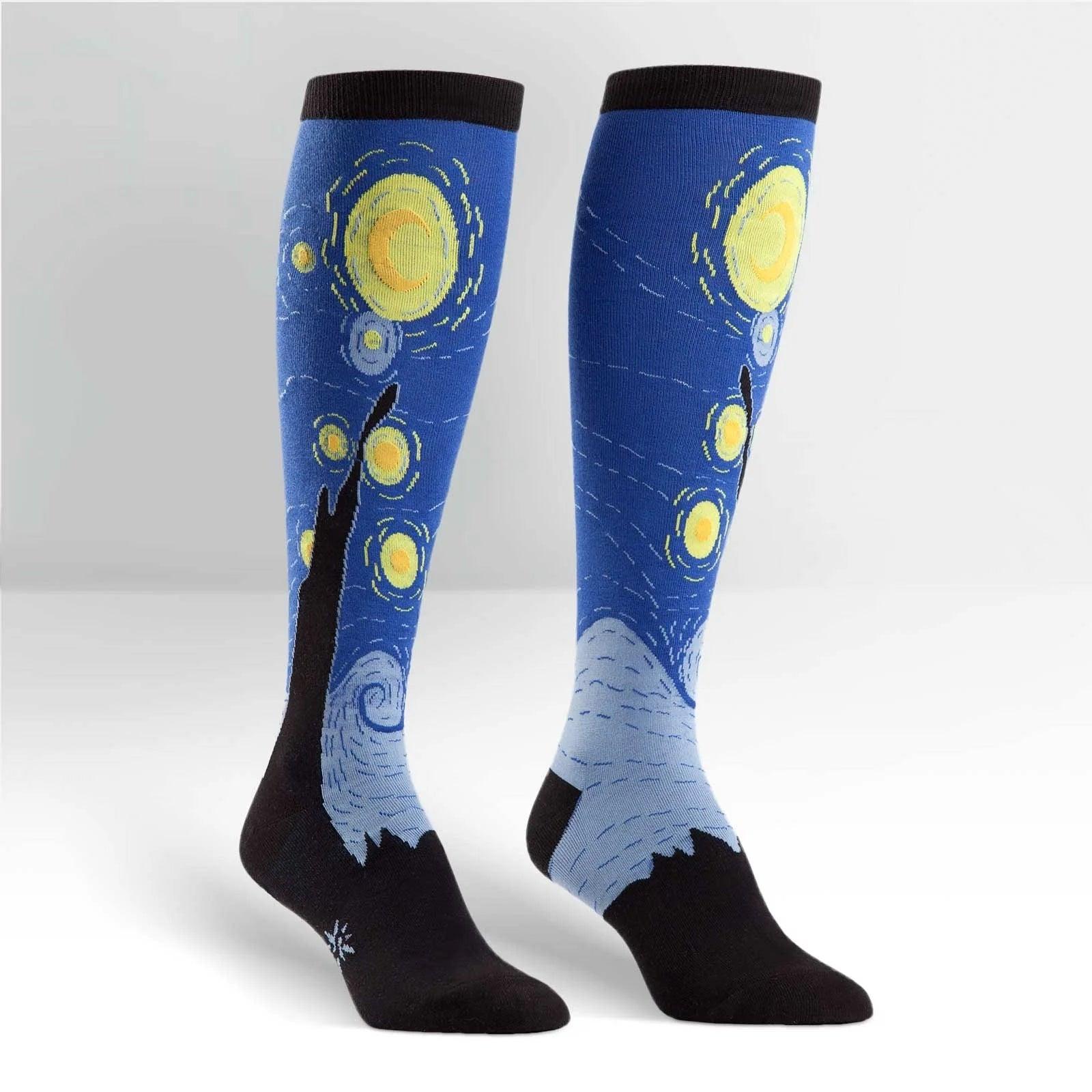 Knehøye sokker med stjernehimmel-mønster inspirert av Van Gogh